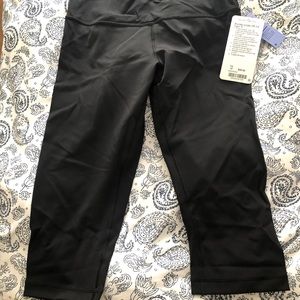 Lululemon *NEW* Wunder Under HR 1/2 tight *F
